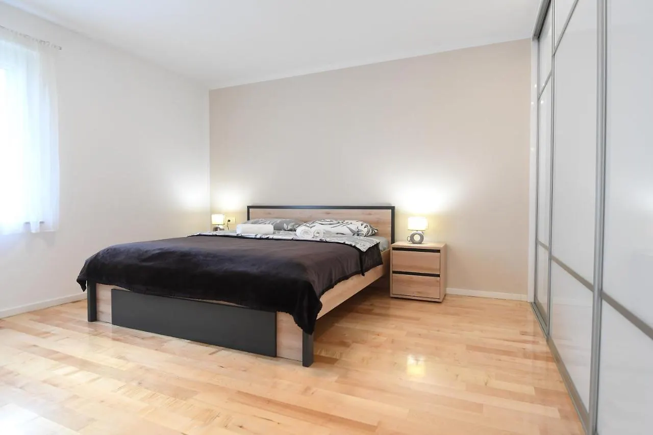 Freddy Apartman